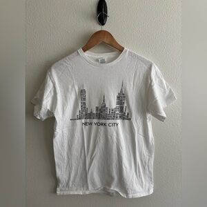 White Graphic T-Shirt with New York City Skyline